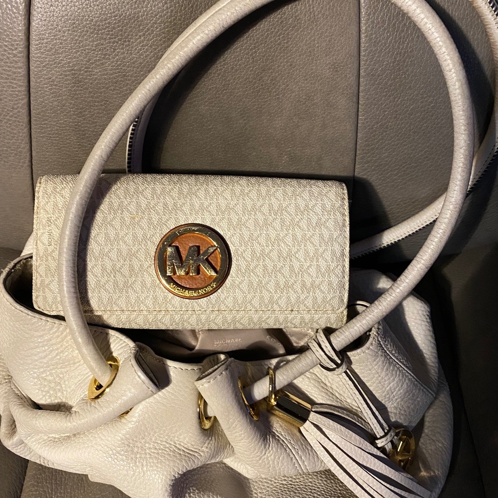 Beautiful creamy white Michael Kors purse with Michael Kors wallet - Picture 1 of 4